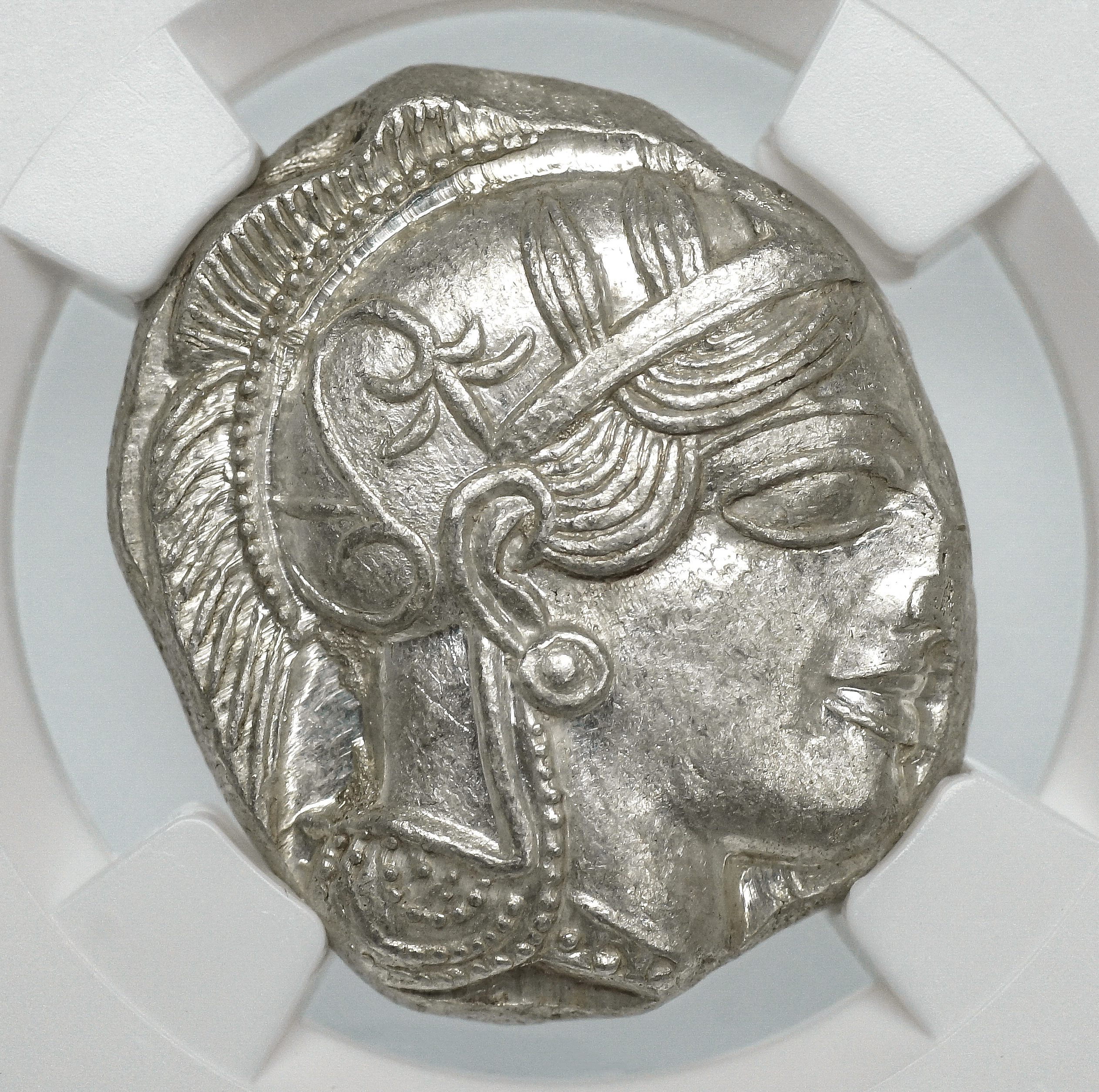 Grecja Attyka Ateny – Tetradrachma „Ateńska Sówka” 440–404 p.n.e. NGC Ch AU – Strike 3/5 | Surface 4/5 - obrazek 2